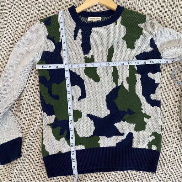 Tucker and Tate gray navy and green camo sweater boys medium - Picture 3 of 5